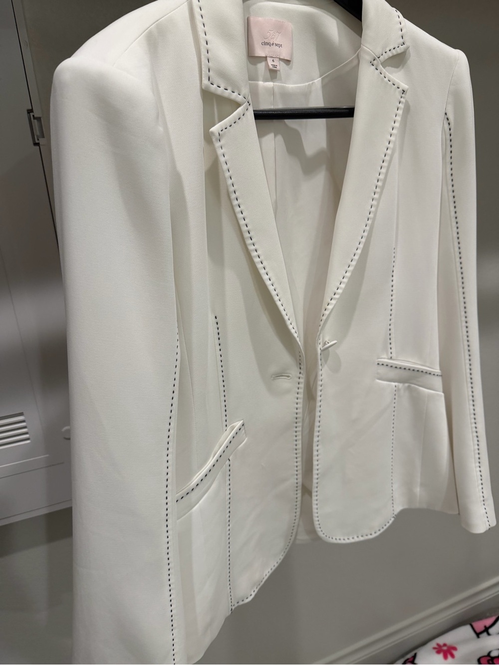 cinq a sept Cream Blazer with Contrast Black Topstitching size 6